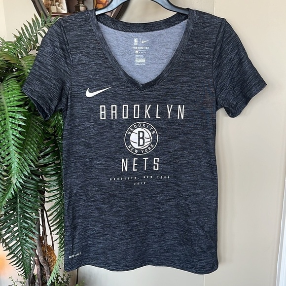 NWOT Nike Dri-Fit V-Neck Gray Athletic Cut NBA Brooklyn Nets Short Sleeve Shirt - Picture 13 of 13
